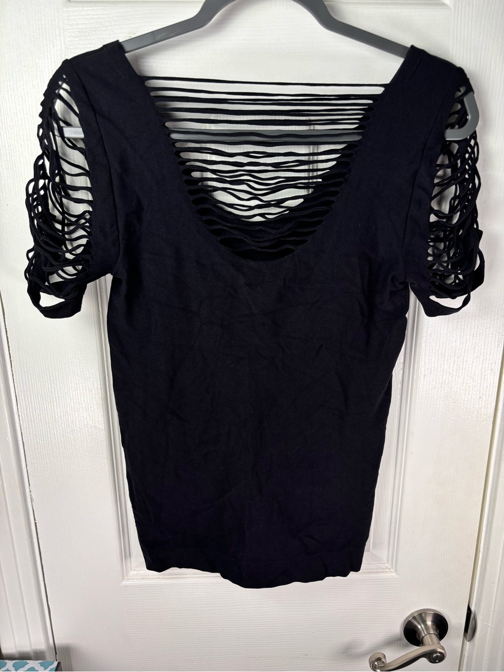 Black Women's Cutout Back & Sleeve Top Large - Picture 2 of 8